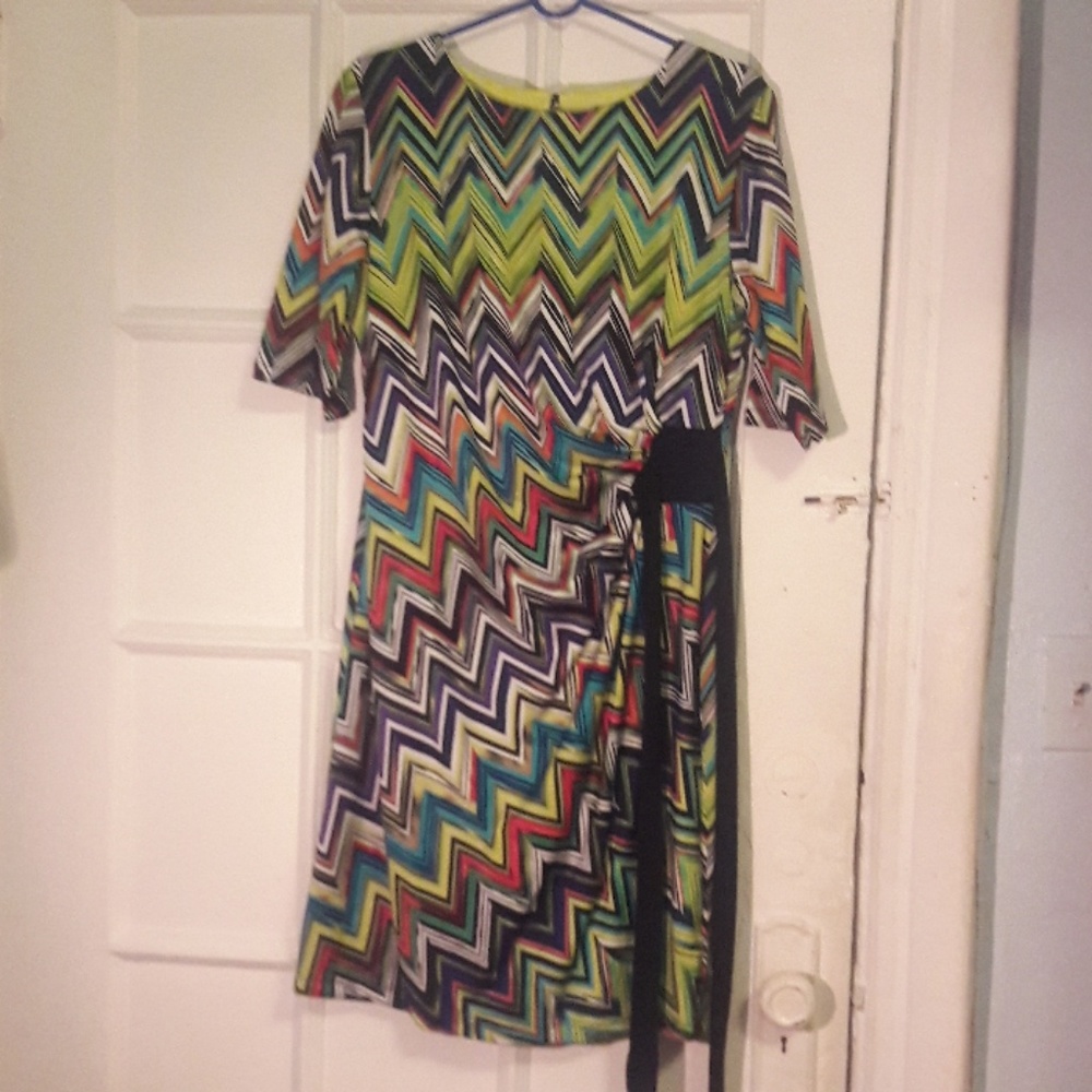 R&K ,  DRESS  MADE IN VIETNAM.